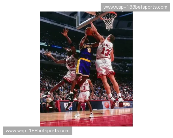 迈克尔·乔丹vs科比·布莱恩特：两大传奇的篮球对决，永恒的荣耀之争